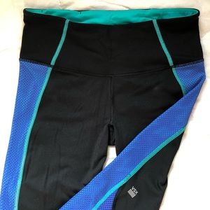 Victoria’s Secret Knockout Crop leggings